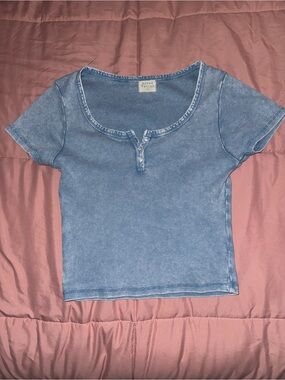 Basic Ribbed Henley Crop Top - Light Blue